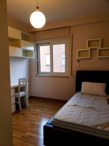 Tirane, jepet me qera apartament 2+1+BLK Kati 5, 105 m² 700 Euro (bill klinton)