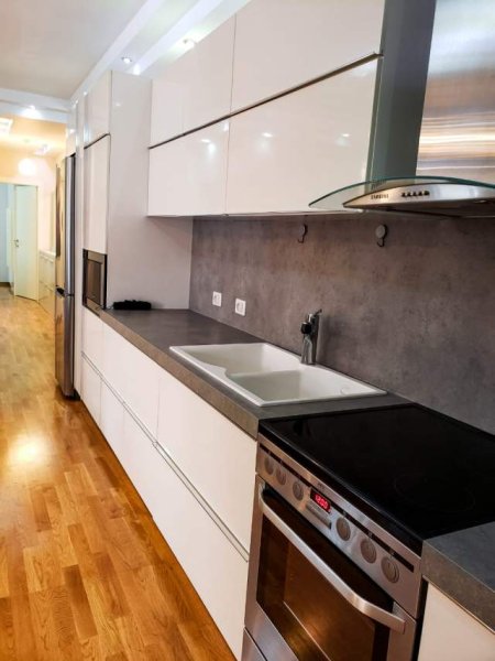 Tirane, jepet me qera apartament 2+1+BLK Kati 5, 105 m² 700 Euro (bill klinton)
