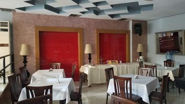 Tirane, jap me qera bar-resorant 365 m² 3.500 Euro (Bllok)