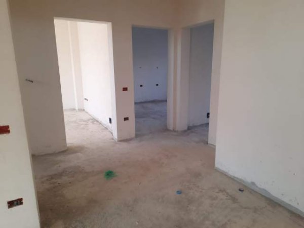 Durres, shitet Vile 3 Katshe Kati 1, 463 m² 250.000 Euro (Bajram Curri)