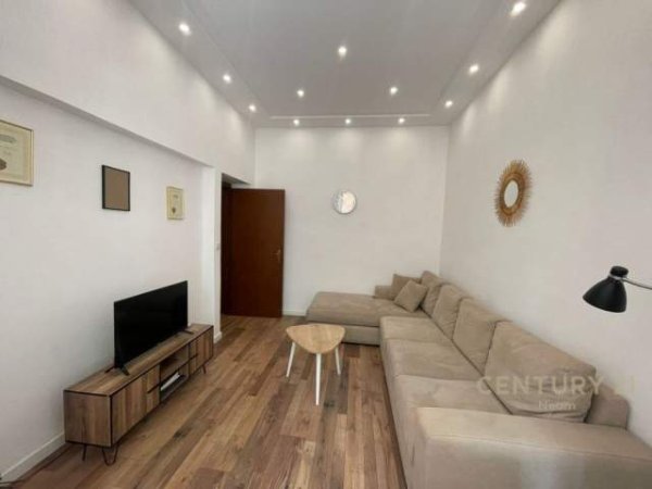 Tirane, jepet me qera apartament 1+1+BLK Kati 4, 440 Euro (Bar kafe roma)