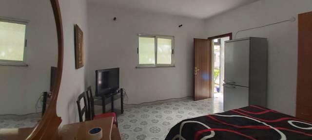 Tirane, jepet me qera garsonier 1+1 Kati 0, 35 m² 180 Euro (vedut dekollari)