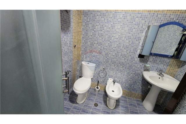 Tirane, jepet me qera apartament 2+1+BLK Kati 5, 81 m² 600 Euro (Rruga Myslym Shyri)