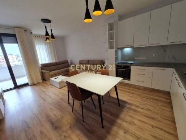 Tirane, jepet me qera apartament 2+1+A+BLK Kati 5, 118 m² 550 Euro (Brryli)