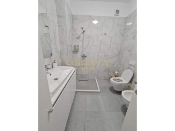 Tirane, jepet me qera apartament 2+1+A+BLK Kati 5, 118 m² 550 Euro (Brryli)