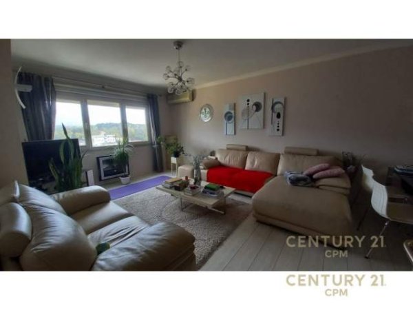 Tirane, jepet me qera apartament 1+1+BLK Kati 10, 92 m² 550 Euro (Rruga Margarita Tutulani, Gjimnazi Petro Nini Luar)