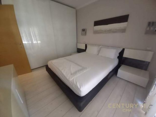 Tirane, jepet me qera apartament 1+1+BLK Kati 10, 92 m² 550 Euro (Prane Petro Ninit)