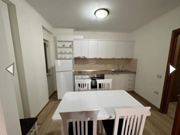 Tirane, jepet me qera apartament 1+1 Kati 5, 450 Euro (Komuna e Parisit)