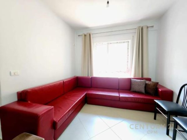 Tirane, jepet me qera apartament 1+1+BLK Kati 3, 60 m² 300 Euro