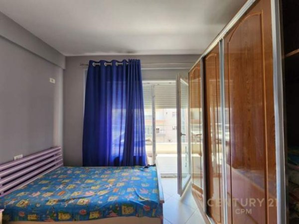 Tirane, jepet me qera apartament 1+1+BLK Kati 3, 60 m² 300 Euro