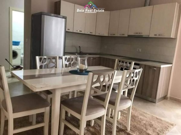 Tirane, jepet me qera apartament 1+1+BLK Kati 1, 84 m² 350 Euro (fresku)