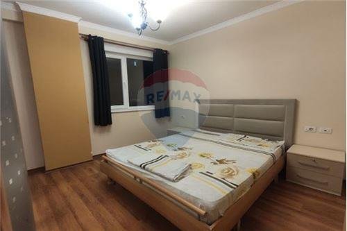 Tirane, jepet me qera apartament 92 m² 500 Euro (21 dhjetori)