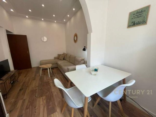 Tirane, jepet me qera apartament 1+1+BLK Kati 4, 440 Euro (Bar kafe roma)