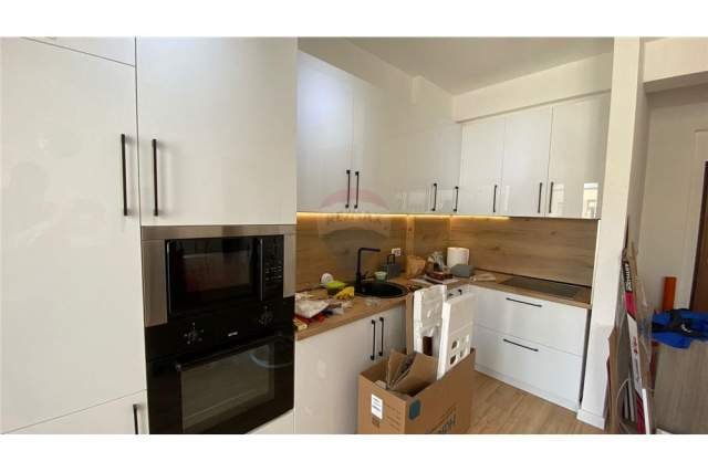 Tirane, jepet me qera apartament 2+1+A+BLK 700 m² 700 Euro (komuna e parisit)
