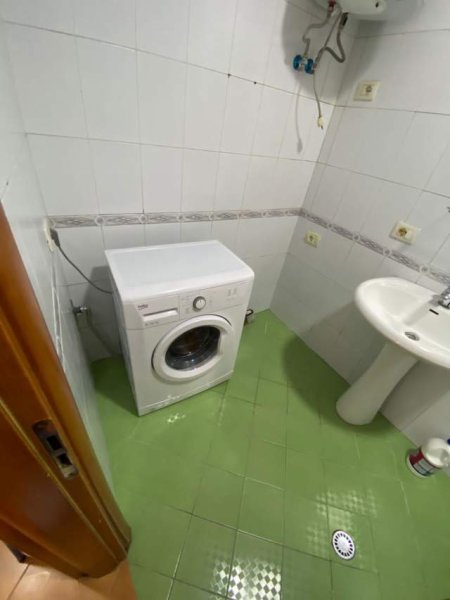 Tirane, jepet me qera apartament 1+1+BLK Kati 3, 65 m² 380 Euro