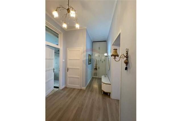 Tirane, jepet me qera apartament 2+1 80 m² 500 Euro (rruga bardhyl)