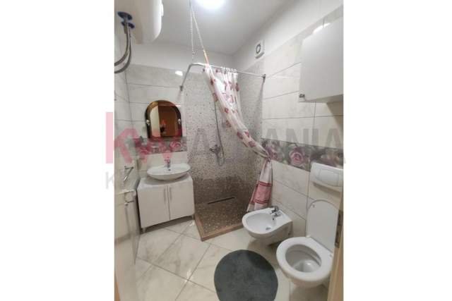 Tirane, jepet me qera apartament 2+1+BLK Kati 6, 95 m² 500 Euro (Frosina Plaku)