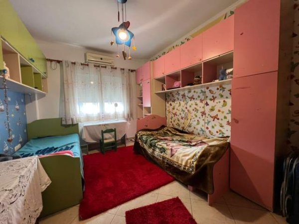 Tirane, shes apartament 2+1+BLK Kati 8, 103 m² 165.000 Euro (Komuna e Parisit)