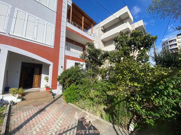 Durres, jepet me qera apartament 5+1+BLK Kati 3, 300 m² 700 Euro (Rruga Dytsore,Plazh Durres)
