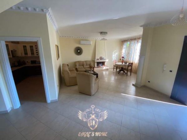 Durres, jepet me qera apartament 5+1+BLK Kati 3, 300 m² 700 Euro (Rruga Dytsore,Plazh Durres)