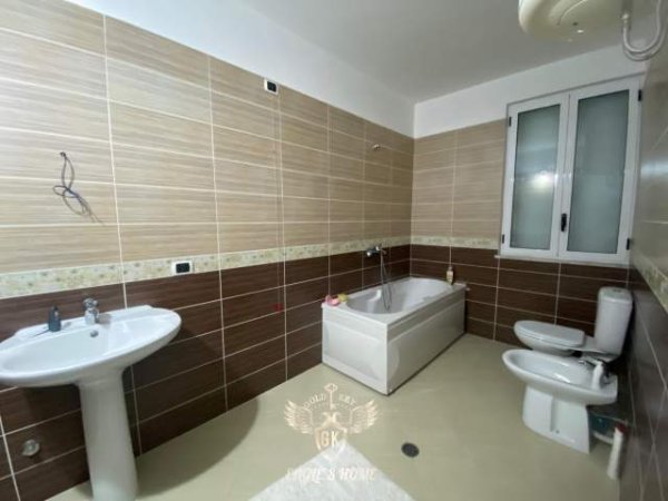 Durres, jepet me qera apartament 5+1+BLK Kati 3, 300 m² 700 Euro (Rruga Dytsore,Plazh Durres)