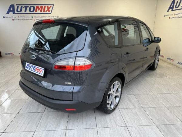 Tirane, shes makine Ford s-max 5.900 Euro