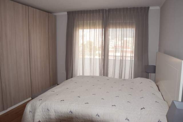 Tirane, jepet me qera apartament 1+1 Kati 4, 70 m² 300 Euro (Rruga Pavarsia)