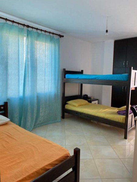 Tirane, jepet me qera apartament 2+1+BLK Kati 2, 110 m² 400 Euro (Sheshi Leonora (Komun Parisi))