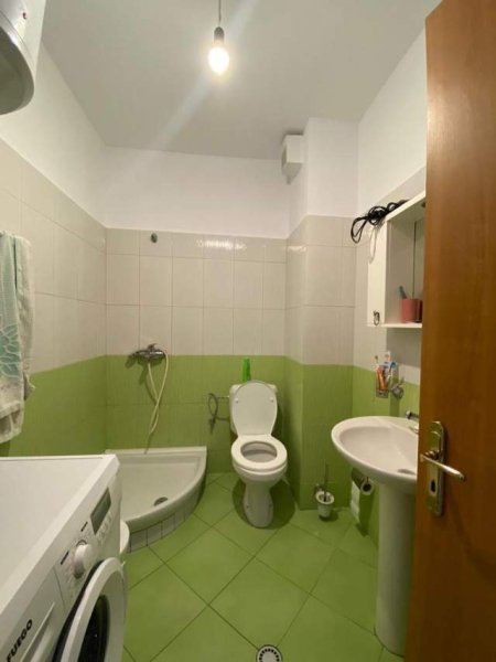 Tirane, jepet me qera apartament 2+1+BLK Kati 2, 110 m² 400 Euro (Sheshi Leonora (Komun Parisi))