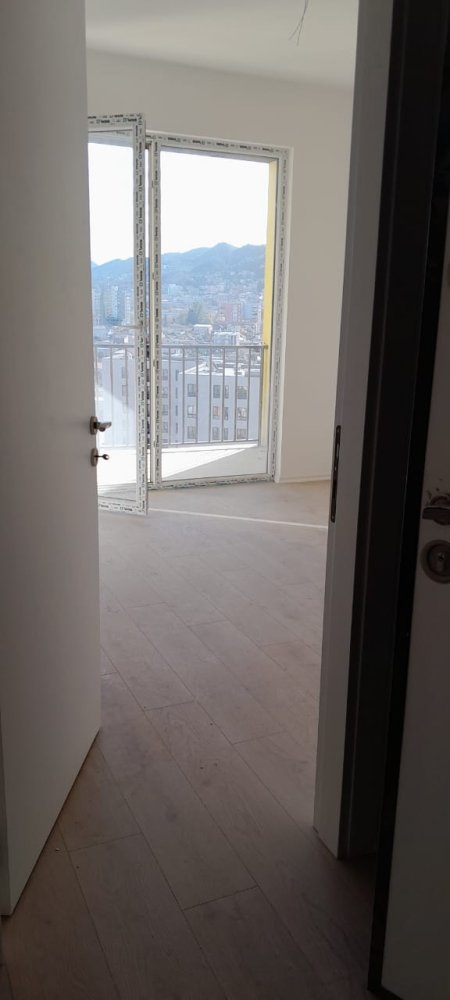 Tirane, shitet apartament 2+1 Kati 8, 95 m² 125.000 Euro (Yzberisht)