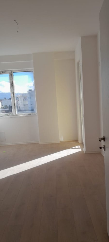 Tirane, shitet apartament 2+1 Kati 8, 95 m² 125.000 Euro (Yzberisht)