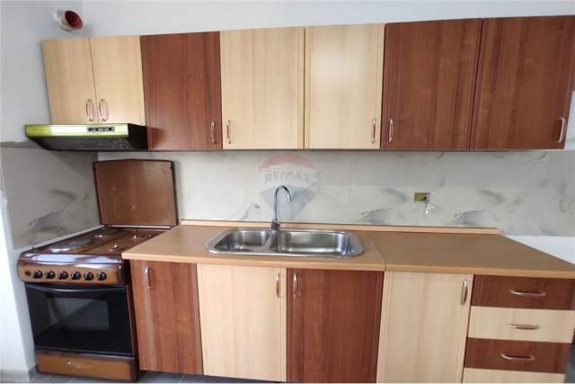 Tirane, jepet me qera apartament 2+1 Kati 3, 98 m² 350 Euro (Rruga e Dibres)
