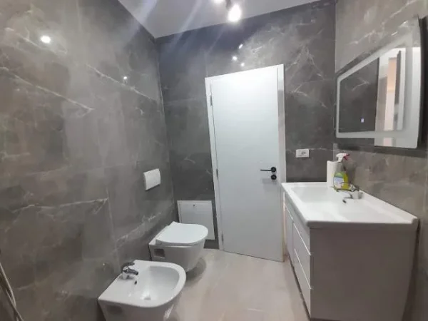 Tirane, shitet apartament 2+1 Kati 4, 77 m² 155.000 Euro (Sheshi Willson)