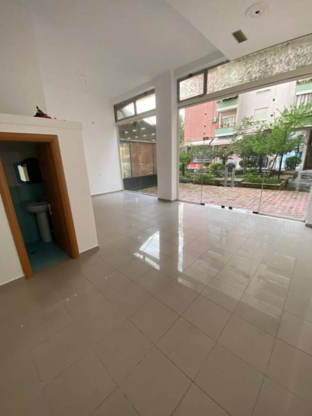 Tirane, jepet me qera ambjent biznesi Kati 0, 47 m² 50.000 Leke (Don Bosko)