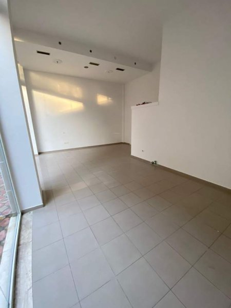 Tirane, jepet me qera ambjent biznesi Kati 0, 47 m² 50.000 Leke (Don Bosko)