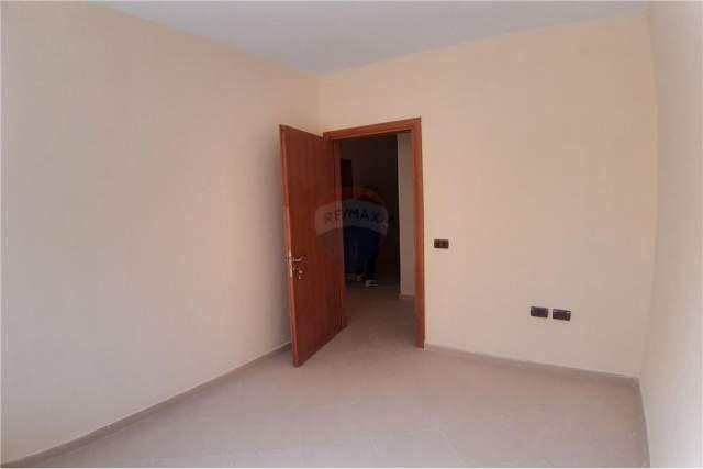 Vlore, shitet apartament 2+1+BLK Kati 1, 80 m² 69.000 Euro (Rruga Dhimiter Konomi)