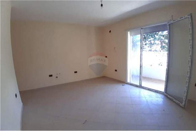 Vlore, shitet apartament 2+1+BLK Kati 1, 80 m² 69.000 Euro (Rruga Dhimiter Konomi)