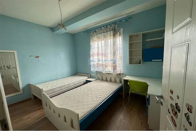 Tirane, jepet me qera apartament 3+1+A+BLK Kati 1, 149 m² 450 Euro (Sanatarium)