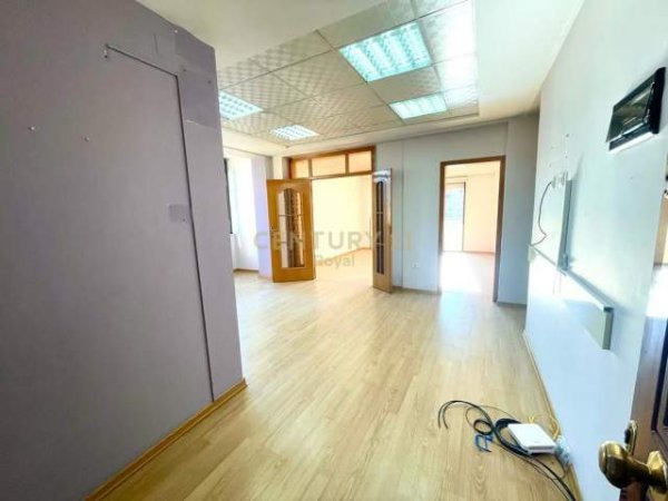 Tirane, jepet me qera apartament 4+1+BLK Kati 4, 109 m² 500  (Bulevardi Zhan d'Ark)