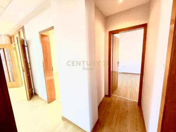 Tirane, jepet me qera apartament 4+1+BLK Kati 4, 109 m² 500  (Bulevardi Zhan d'Ark)
