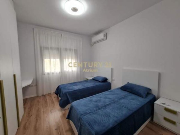 Tirane, jepet me qera apartament 2+1 Kati 5, 118 m² 550 Euro