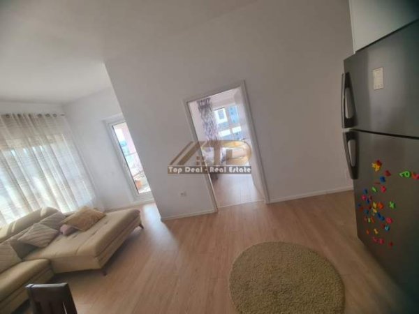 Tirane, jepet me qera apartament 2+1+BLK Kati 6, 100 m² 400 Euro