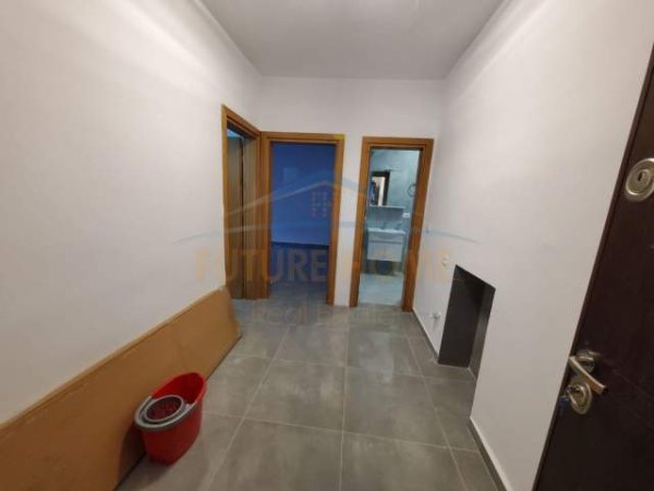 Tirane, jepet me qera apartament 1+1 Kati 3, 57 m² 400 Euro (Rruga e Kavajes)