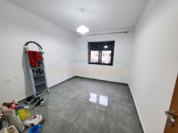 Tirane, jepet me qera apartament 1+1 Kati 3, 57 m² 400 Euro (Rruga e Kavajes)
