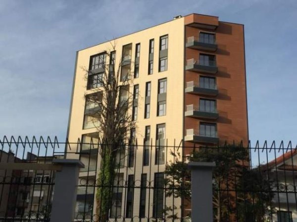 Tirane, jepet me qera apartament 2+1 Kati 2, 98 m² 1.000 Euro (rruga barrikadave)