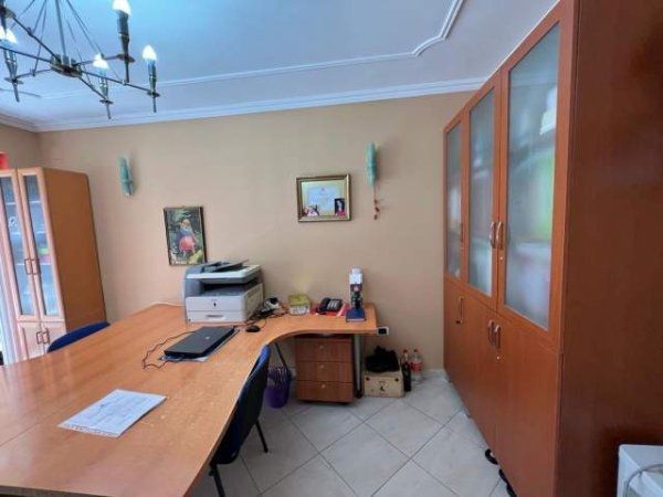 Tirane, shitet zyre Kati 0, 30 m² 50.000 Euro (Drejtoria e Policise)