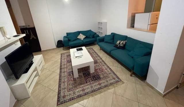 Tirane, Jepet me Qera apartament 2+1+BLK Kati 3, 93 m² 500 Euro (300m larg Qendres)