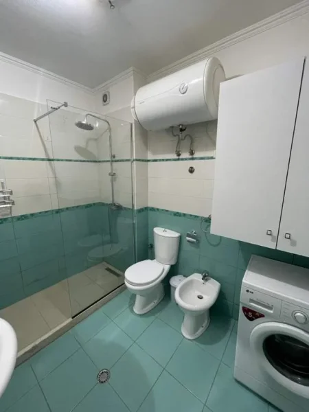 Tirane, Jepet me Qera apartament 2+1+BLK Kati 3, 95 m² 600 Euro (250m larg Qendres)