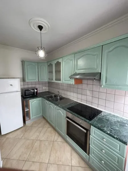 Tirane, Jepet me Qera apartament 2+1+BLK Kati 3, 95 m² 600 Euro (250m larg Qendres)