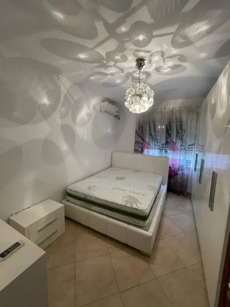Tirane, Jepet me Qera apartament 2+1+BLK Kati 3, 95 m² 600 Euro (250m larg Qendres)